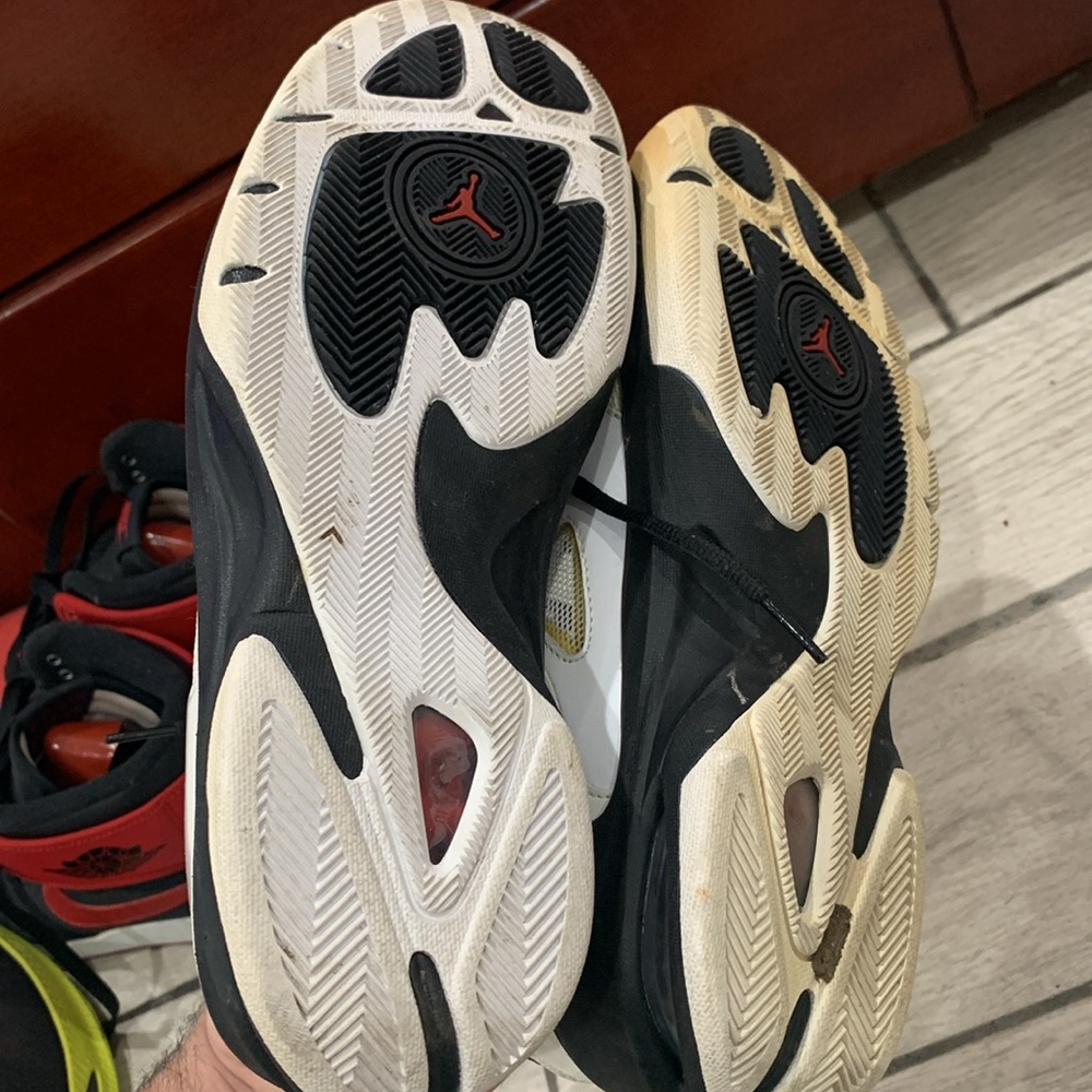 Jordan Size 9 - Picture 3 of 3